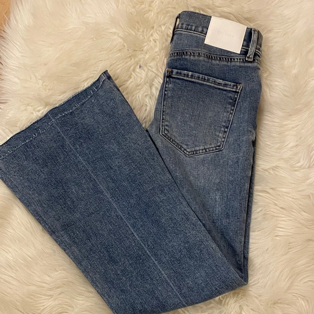Express Medium Blue Wide Leg Jeans - Picture 4 of 4